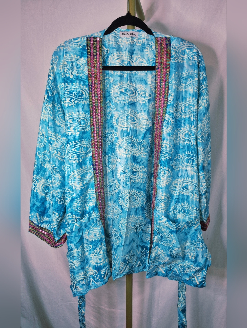 White Waves Blue Mid West Design Kimono with Embroidered Trim & Belt NWOT Sz OS